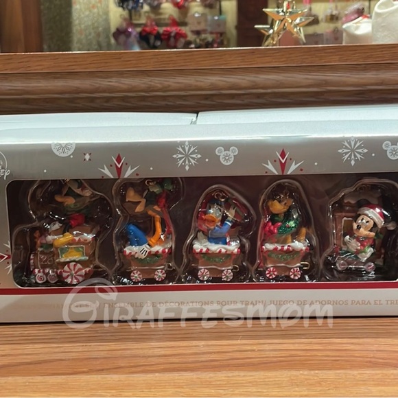 Disney Mickey Mouse Minnie Goofy Pluto Donald Christmas Ornaments Train Set - Picture 1 of 7